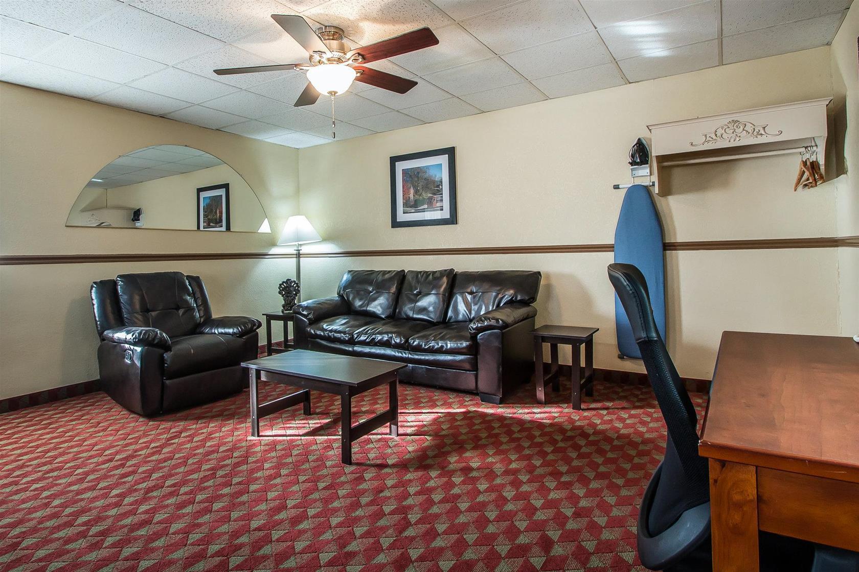 Quality Inn East Dubuque Εξωτερικό φωτογραφία
