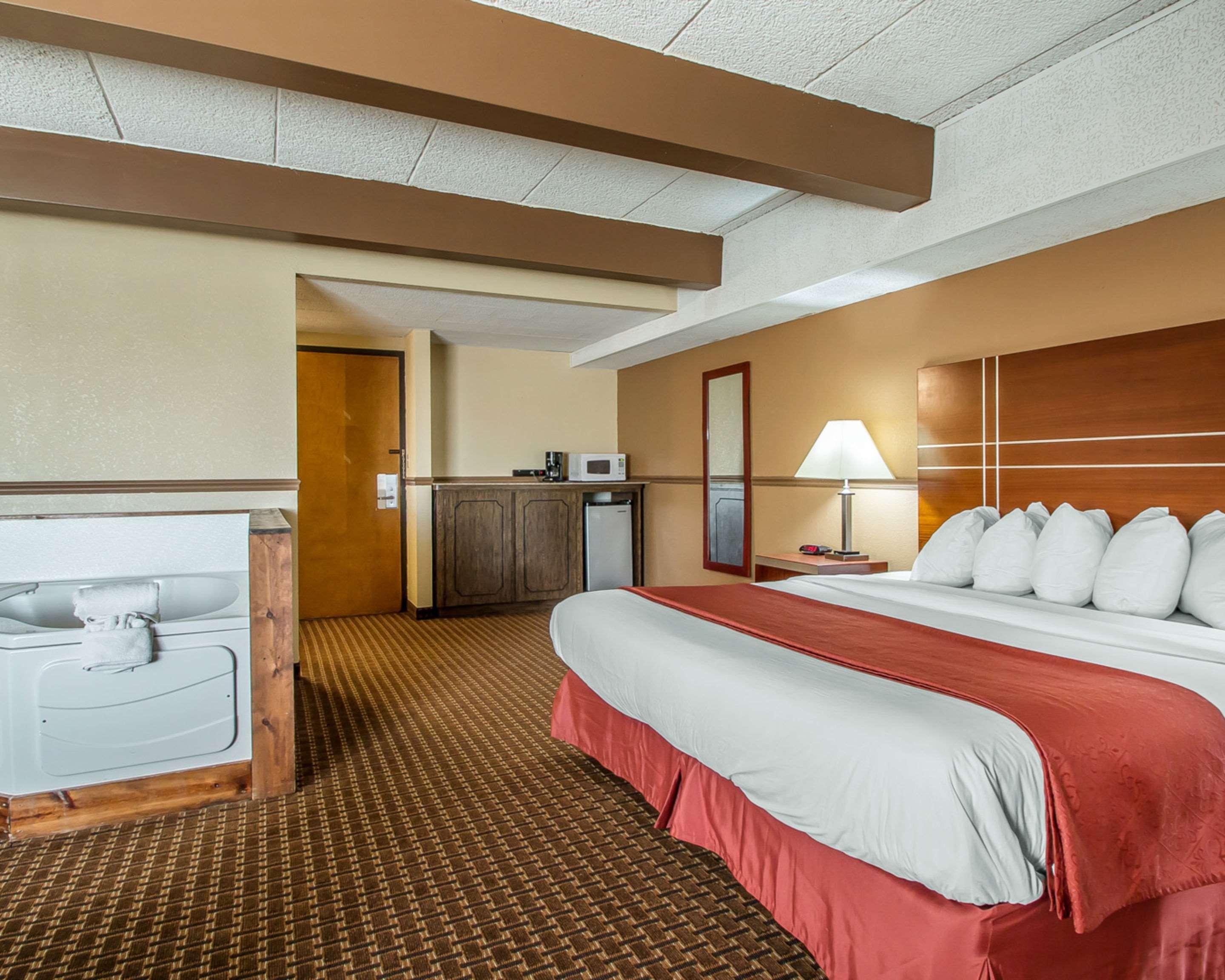 Quality Inn East Dubuque Εξωτερικό φωτογραφία