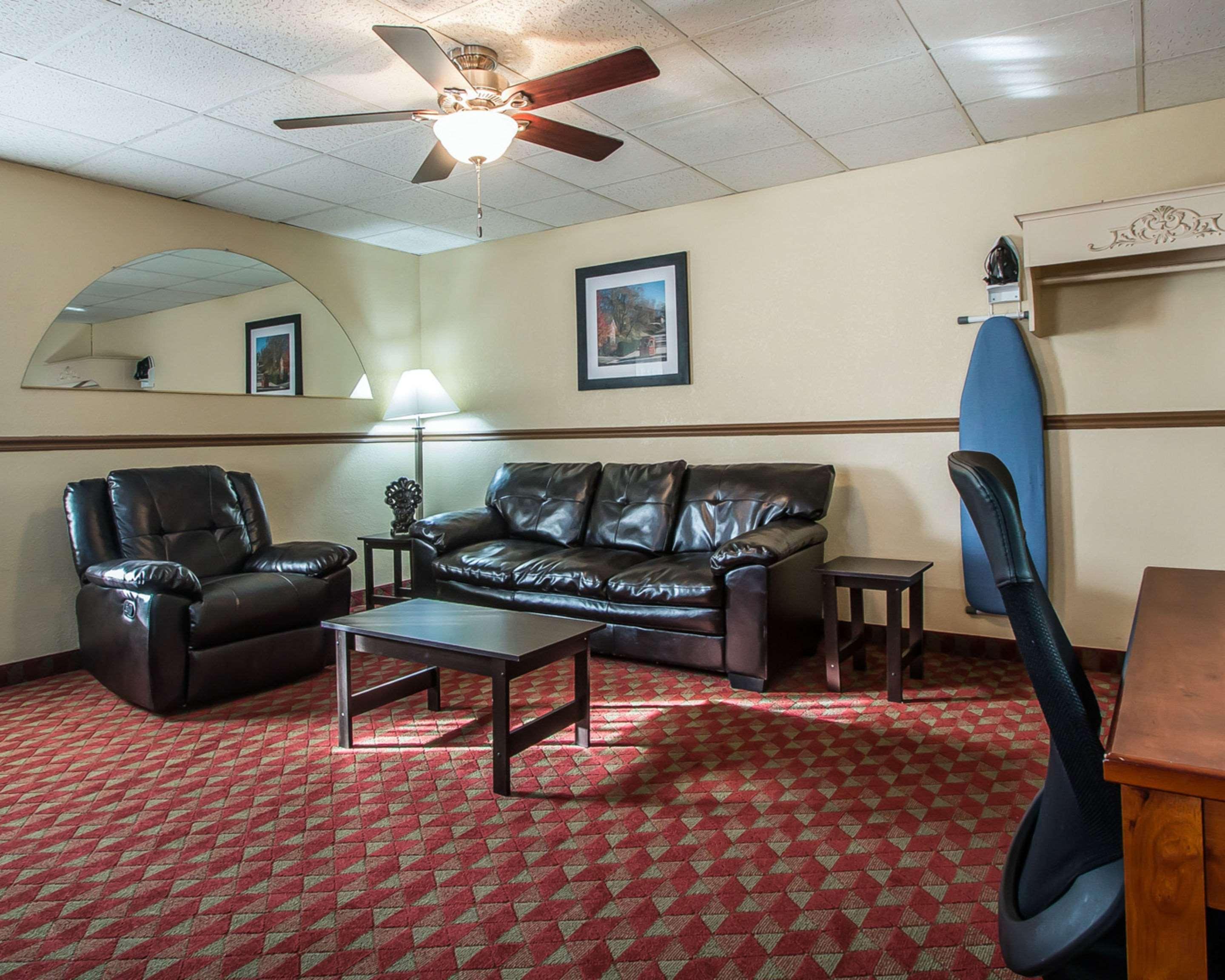 Quality Inn East Dubuque Εξωτερικό φωτογραφία