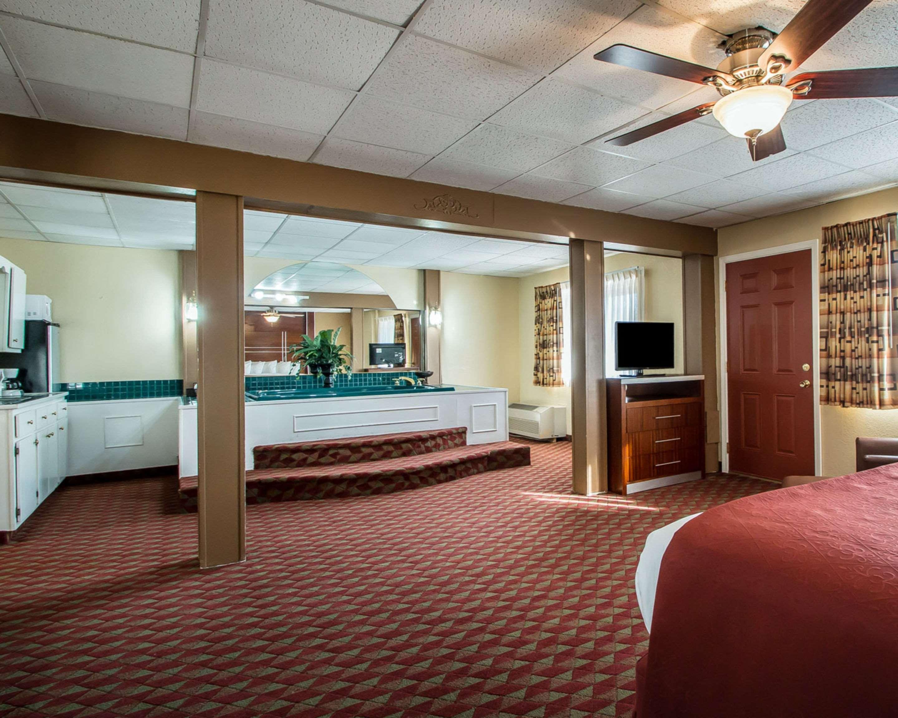 Quality Inn East Dubuque Εξωτερικό φωτογραφία