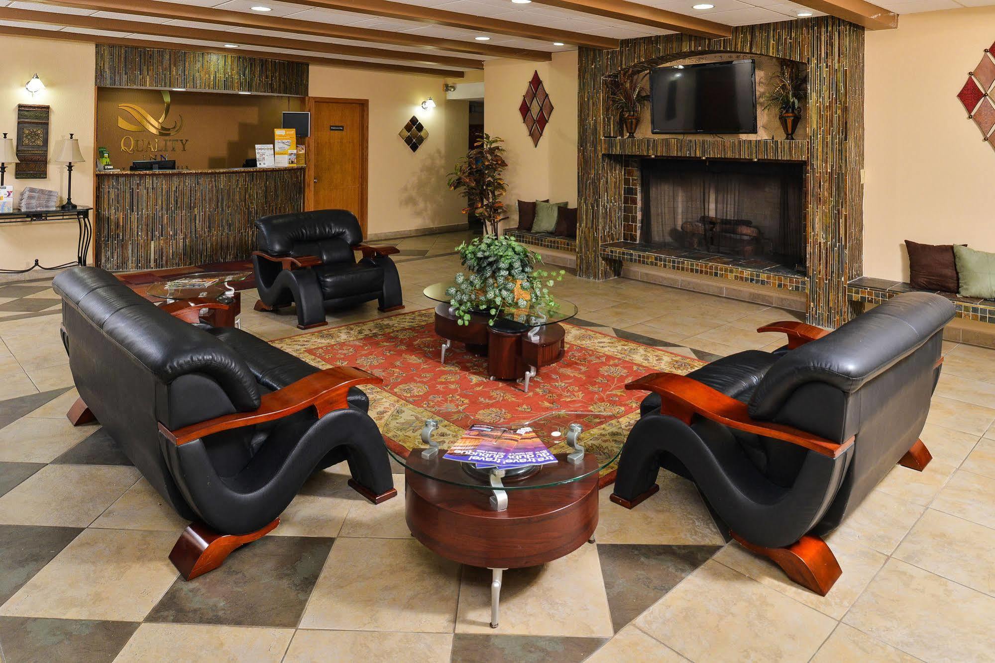 Quality Inn East Dubuque Εξωτερικό φωτογραφία