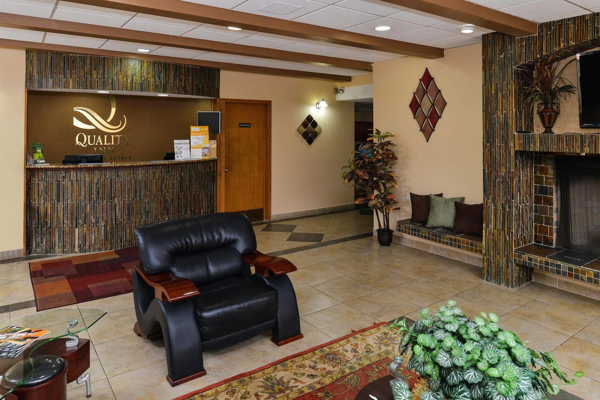 Quality Inn East Dubuque Εξωτερικό φωτογραφία