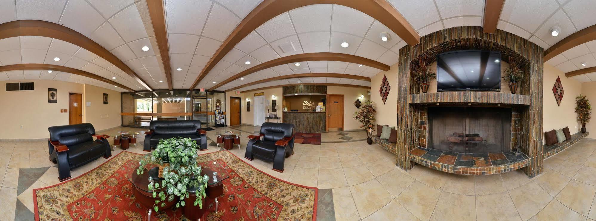 Quality Inn East Dubuque Εξωτερικό φωτογραφία