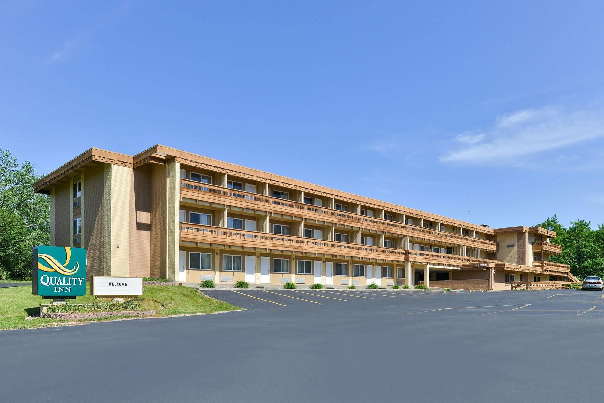 Quality Inn East Dubuque Εξωτερικό φωτογραφία